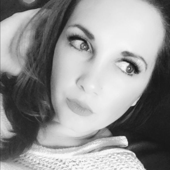 Poshmark profile picture for @trickster